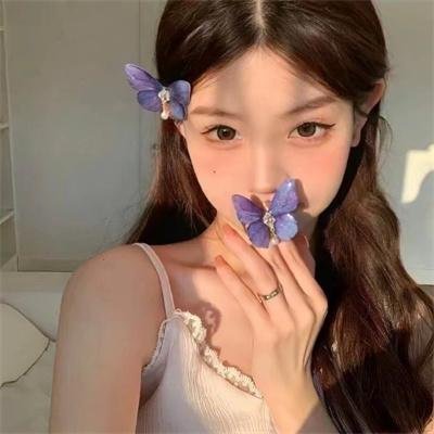 这个警察不太冷